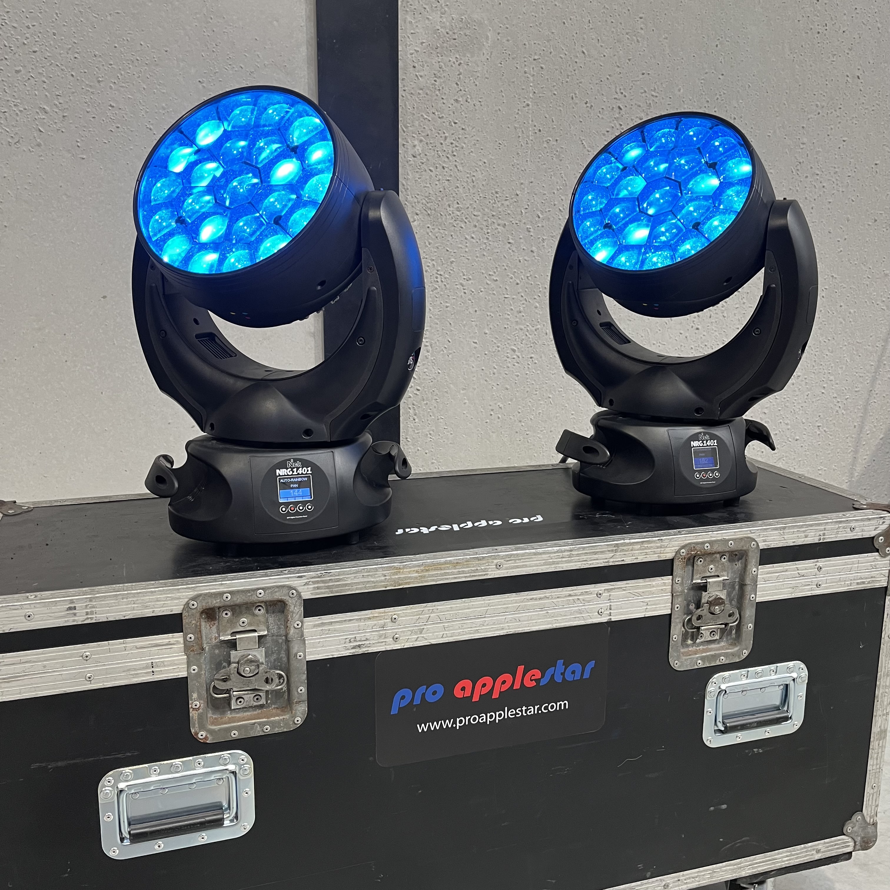 プロジェクター　4台 For sale: DTS Evo Nick NRG 1401 - Pro Applestar BV